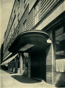 Hugo Schmölz (geb. 21. Januar 1879 in Sonthofen; gest. 27. April 1938 in Köln), Düsseldorf, Breidenbacher Hof, überdachter Eingang zum Gebäude auf dem Hindenburg-Wall