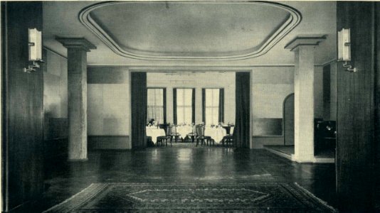 Hugo Schmölz (geb. 21. Januar 1879 in Sonthofen; gest. 27. April 1938 in Köln), Düsseldorf, Breidenbacher Hof, ein Blick vom Tanzraum in den Speisesaal