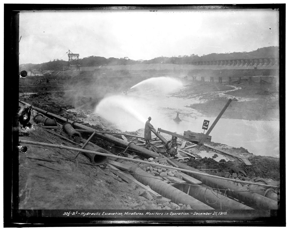 Hydraulic Excavation, Miraflores. Monitors in Oberation, December 21, 1910 LCCN2016870855