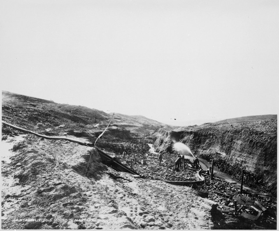 Hydraulic gold mining in Montana. Alder Gulch, 1871 - NARA - 516669