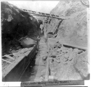 Hydraulic mining - the sluice and tunnel, Timbuctoo, Yuba County LCCN2002723104