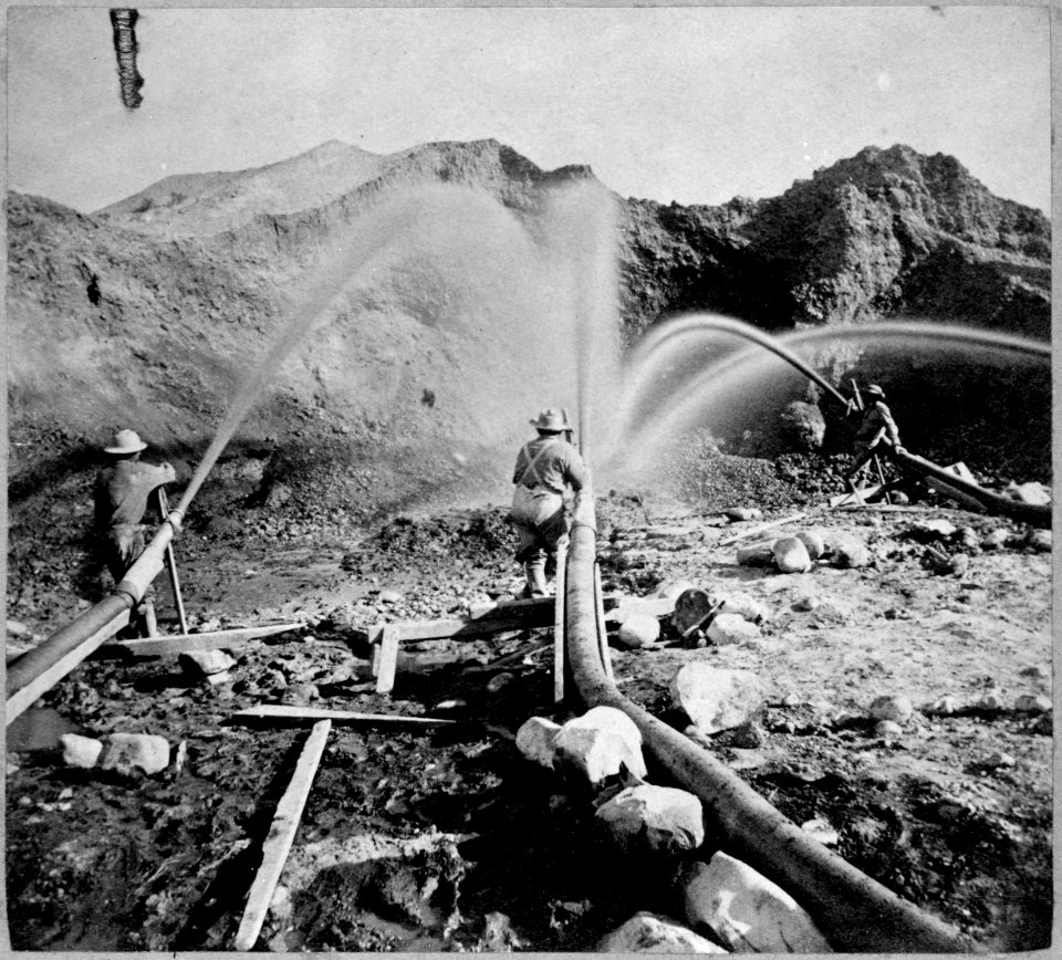 Hydraulic mining near French Corral, Nevada County LCCN2002719066