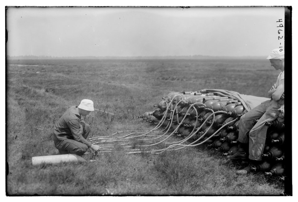 Hydrogen gas supplies for the British airship R34, at Roosevelt Field, near Mineola, Long Island, 1919 LCCN2014709233