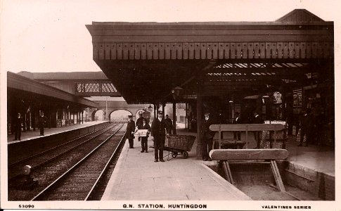 Huntingdon North railway station