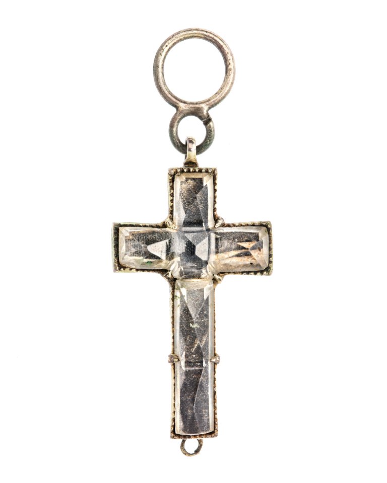 Hängsmycke i form av ett kors av förgylld silver och kvarts, 1600-tal - Hallwylska museet - 110366