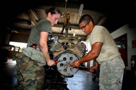 Humvee Engine Work DVIDS290214