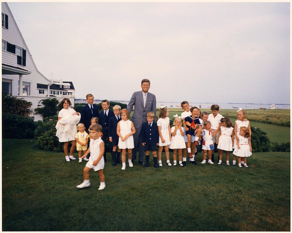 Hyannisport Weekend- President Kennedy with children - NARA - 194265