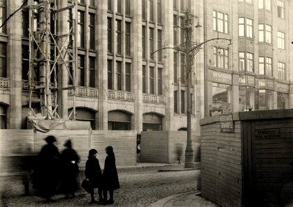 Hörnet av Kungsgatan och Norrlandsgatan, varuhuset Myrstedt & Stern - Nordiska Museet - NMA.0031224 photo