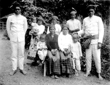 Hövdingar med sina familjer. Sulawesi, Poso. Indonesien - SMVK - 000229