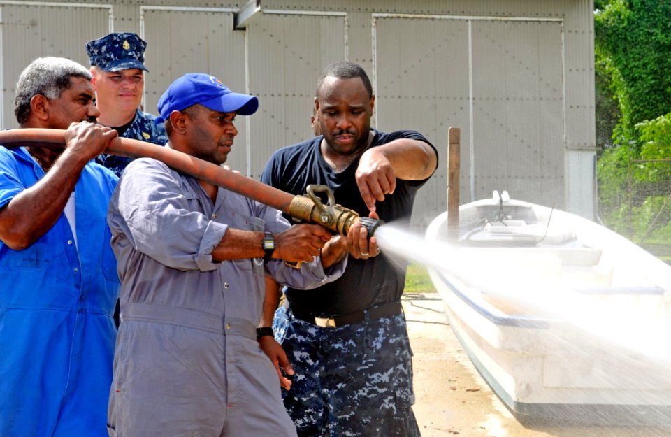 Husband of St. Louis, Mo. Resident Participates in Humanitarian Mission In South Pacific 110502-N-ZF681-286