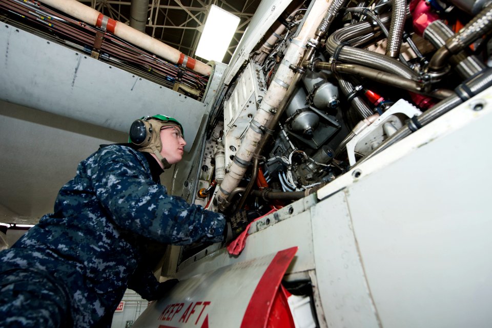 Hydraulic system maintenance 140207-N-EI558-006