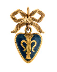 Hängsmycke i form av ett hjärta av guld med emalj, 1772 - Hallwylska museet - 110345