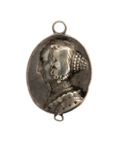 Hängsmycke i silver föreställande drottning Maria Eleonora, 1631 - Hallwylska museet - 110346 photo