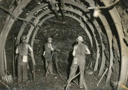 Hénin-Beaumont - Fosse n° 2 des mines de Dourges, creusement d'une galerie