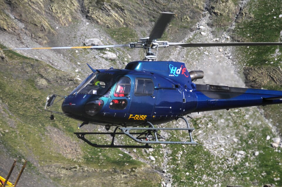 Helicopter body of water vehicle