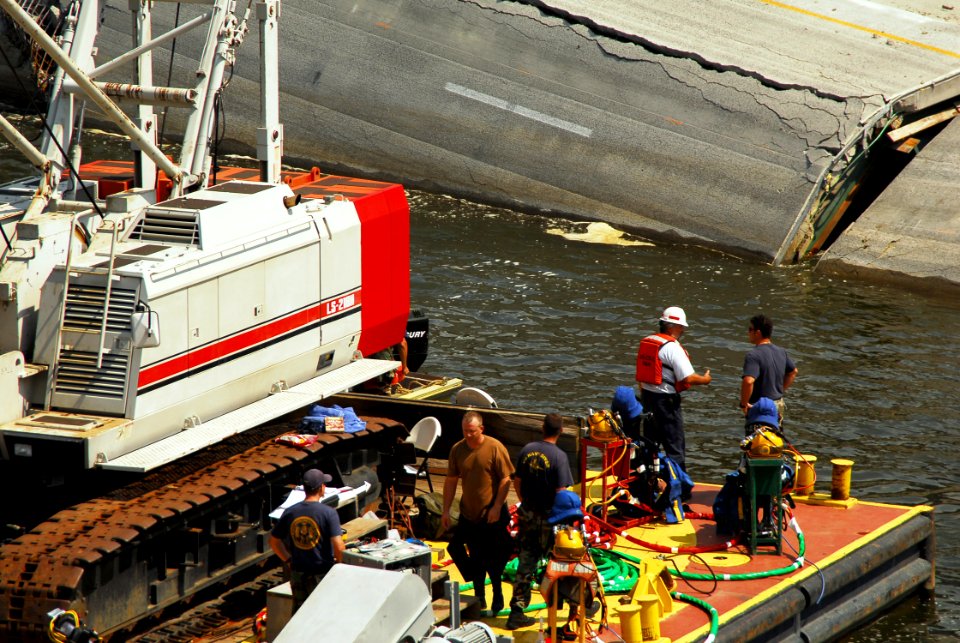 I-35 Bridge Cleanup DVIDS53380