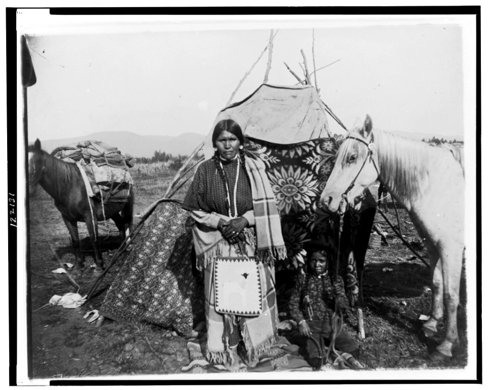 I-ah-to-tonah, or Little Woman Mountain, and son A-last-Sauked, or Looking-away-off LCCN98519396