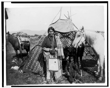 I-ah-to-tonah, or Little Woman Mountain, and son A-last-Sauked, or Looking-away-off LCCN98519396