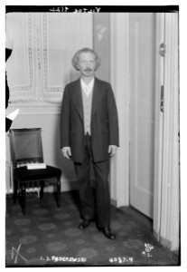 I.J. Paderewski LCCN2014703397