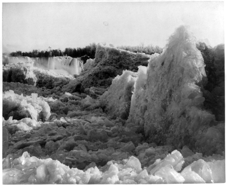 Ice bridge, Niagara Falls, American Falls in distance LCCN2002707789
