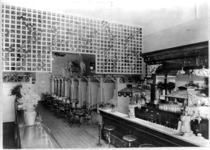 Ice cream parlor of L. C. Fish, Merced, Calif. LCCN2013646070