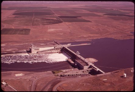 Ice-harbor-dam-on-the-snake-river-is-about-8-miles-from-the-confluence-of-the-snake-and-columbia-rivers-061973 4272310630 o
