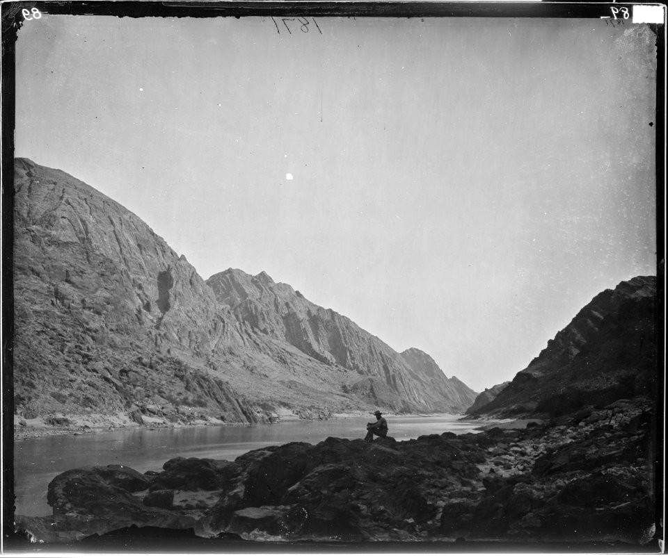 ICEBERG CANYON, LOOKING ABOVE COLORADO RIVER - NARA - 524192