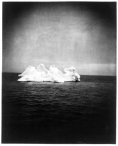 Iceberg in the Atlantic Ocean, off the coast of Labrador LCCN2012645576
