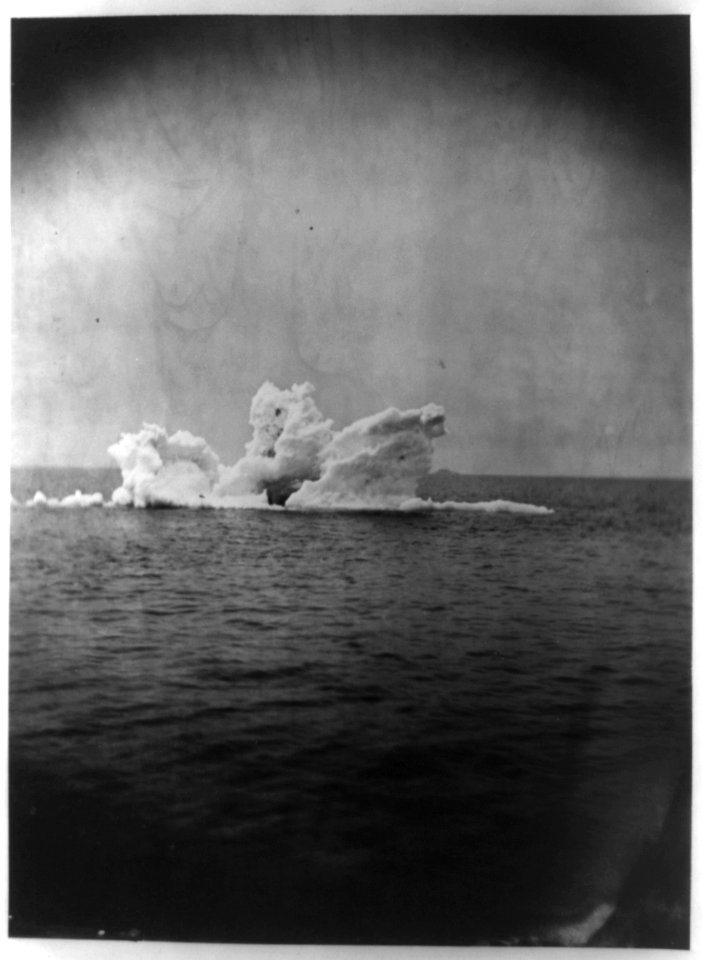 Iceberg in the Atlantic Ocean, off the coast of Labrador LCCN2012645591