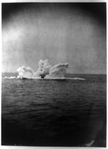 Iceberg in the Atlantic Ocean, off the coast of Labrador LCCN2012645591