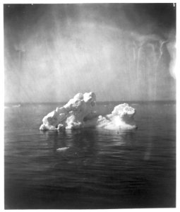 Iceberg in the Atlantic Ocean, off the coast of Labrador LCCN2012645604