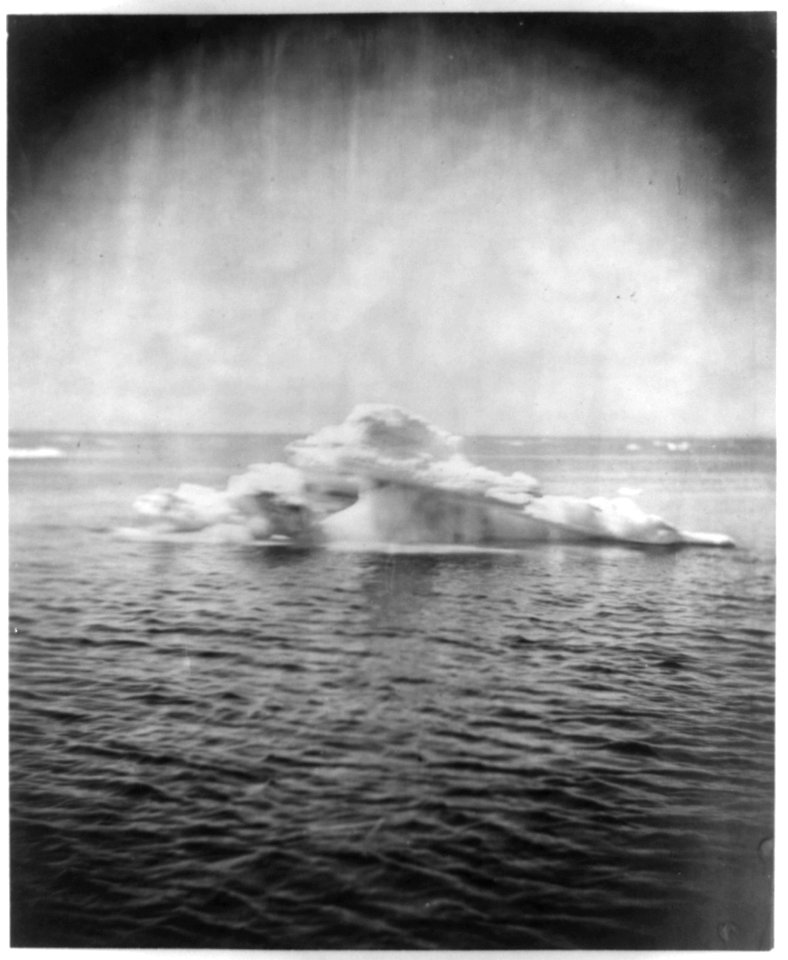Iceberg in the Atlantic Ocean, off the coast of Labrador LCCN2012645600