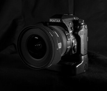 Lens aperture camera