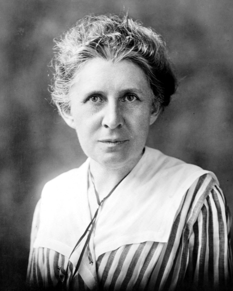 Ida Tarbell, half-length portrait, facing front LCCN97509160 (cropped)