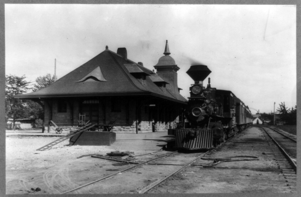 Idaho. Boise. Train standing in Short Line Depot LCCN2012649499