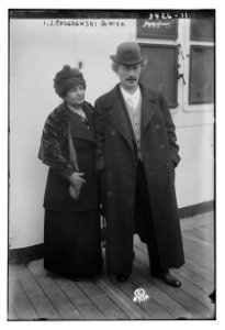 I.J. Paderewski and wife LCCN2014698687