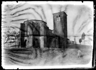 Iglesia del convent de San Miguel amb dues persones en primer terme photo