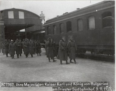 Ihre Majestäten Kaiser Karl und König von Bulgarien am Triester Südbahnhof.9.11.17. (BildID 15608796)