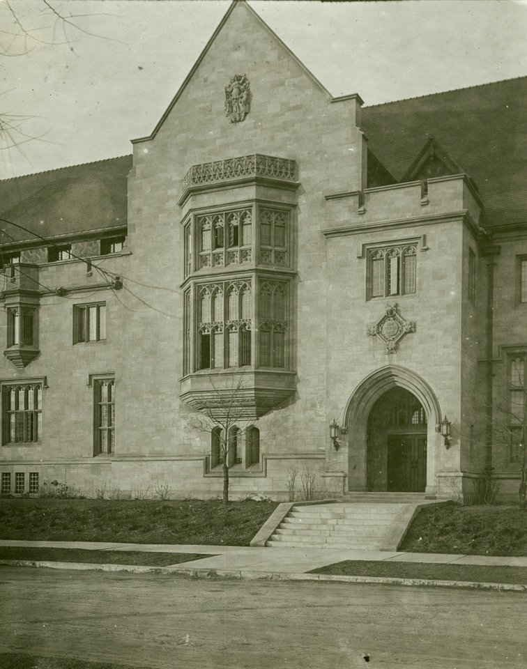 Ida Noyes Hall, University of Chicago, early 20th century (NBY 583)