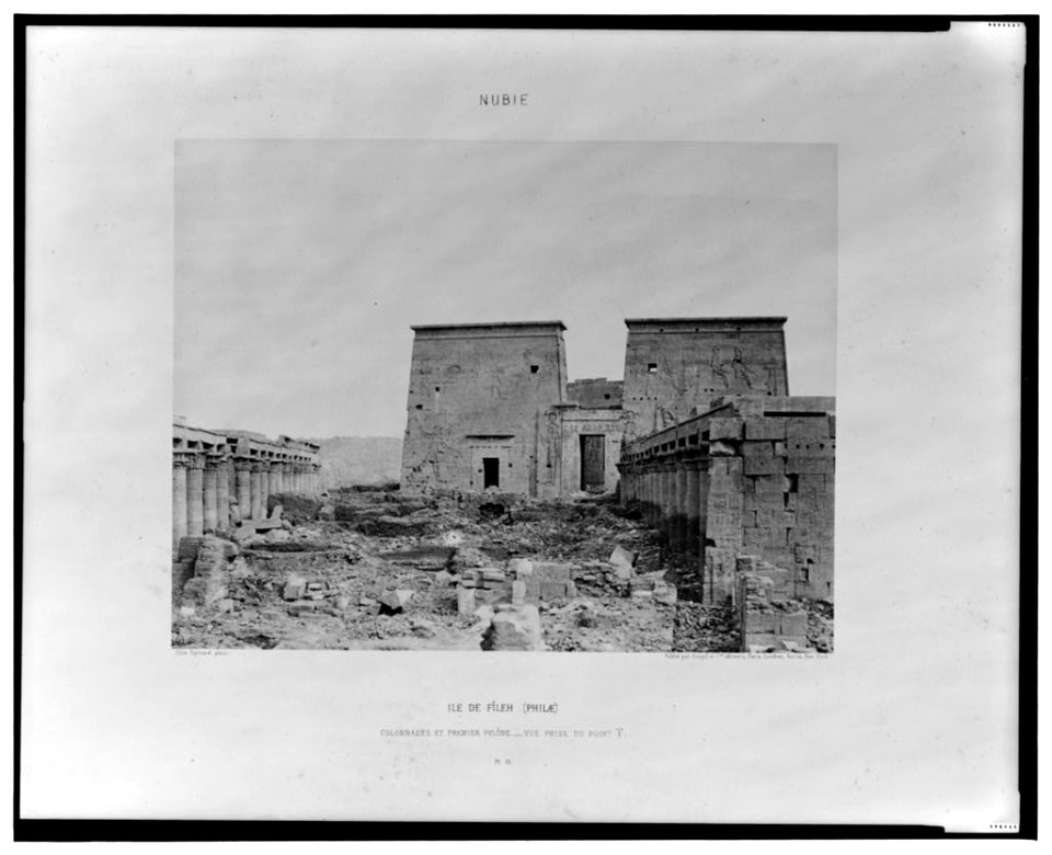 Ile de Fîleh (Philae) - colonnades et premier pylône - vue prise du point T - FT (monogram) Félix Teynard phot. LCCN2001695335