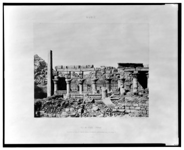 Ile de Fîleh (Philae) - édifice du sud et partie de la colonnade occidentale vus du point V - Félix Teynard. LCCN2001695336