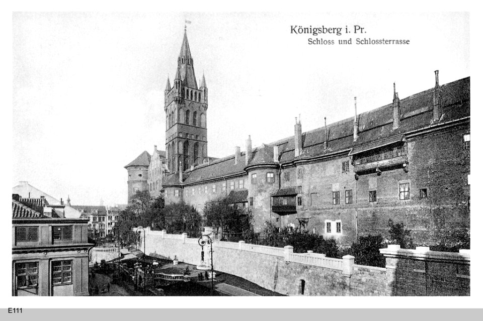 ID004642 E111 SchlossSuedseite