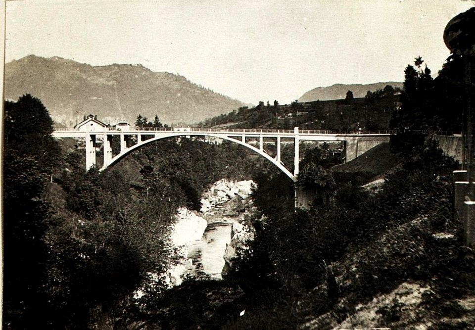 Idriabrücke beim Bahnhof Santa Lucia - Tolmein, 6.5.1916. (BildID 15594523)