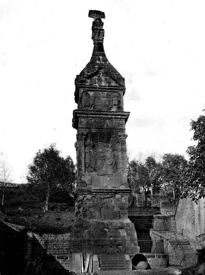 Igel, Roemerdenkmal Charles Bernhoeft