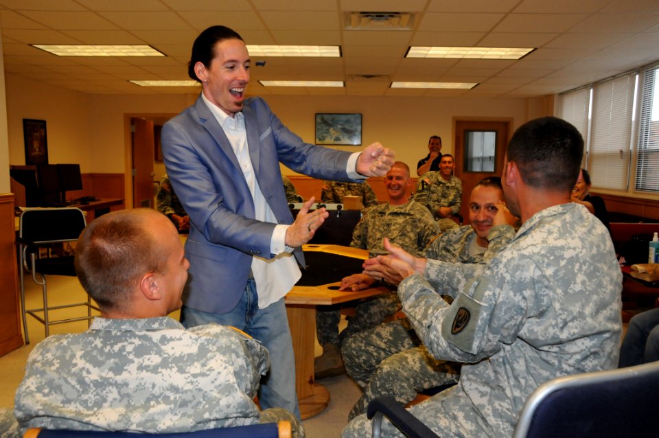 Illusionist divvies out mind candy for Soldiers (7831843884)