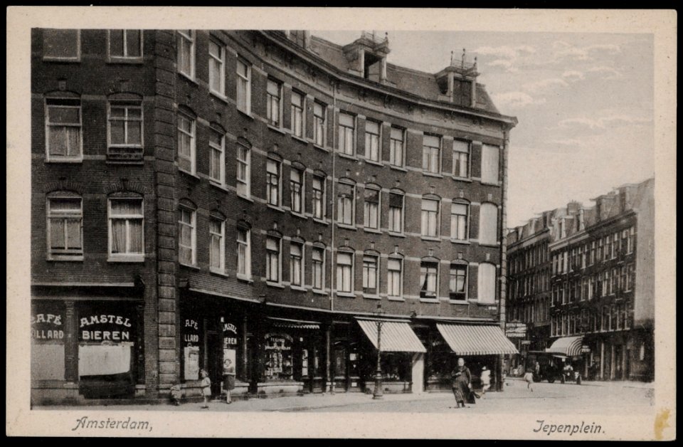 Iepenplein met rechts de Iepenweg. Uitgave J. Sleding, Amsterdam, Afb PRKBB00345000002
