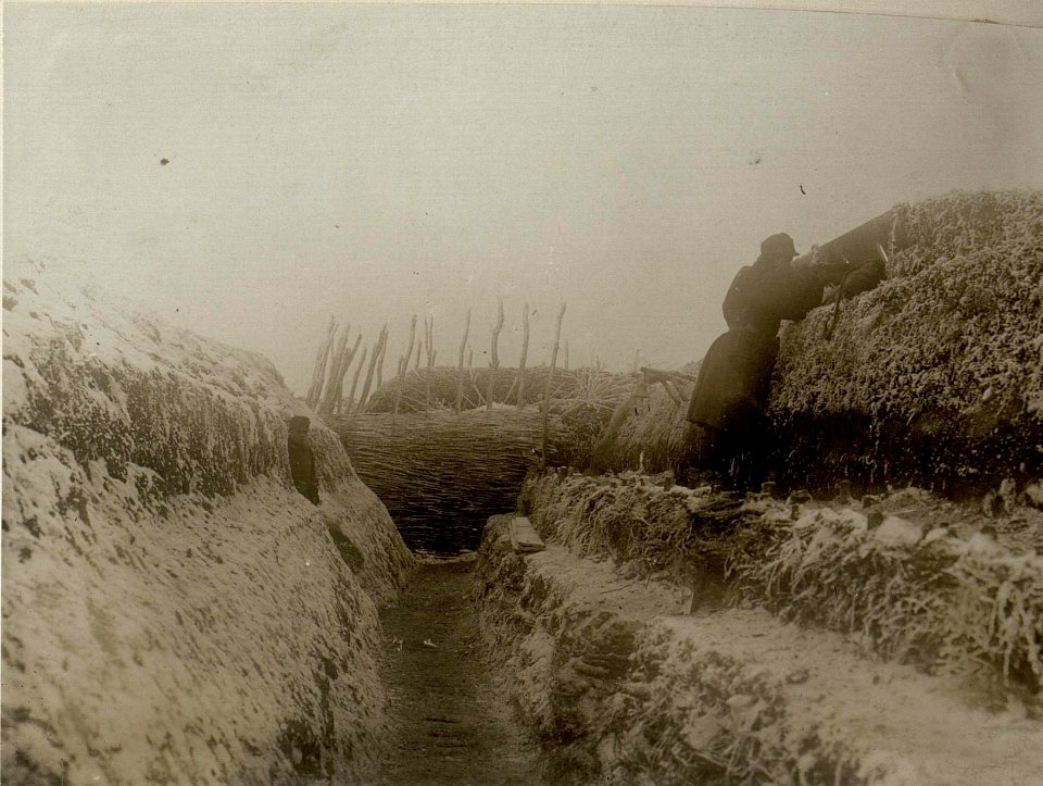 Im Bau befindliche Traverse und Glockenalarmposten der 10.Kompanie des Infanterieregimentes 75, 10.1.1917 (BildID 15543080)