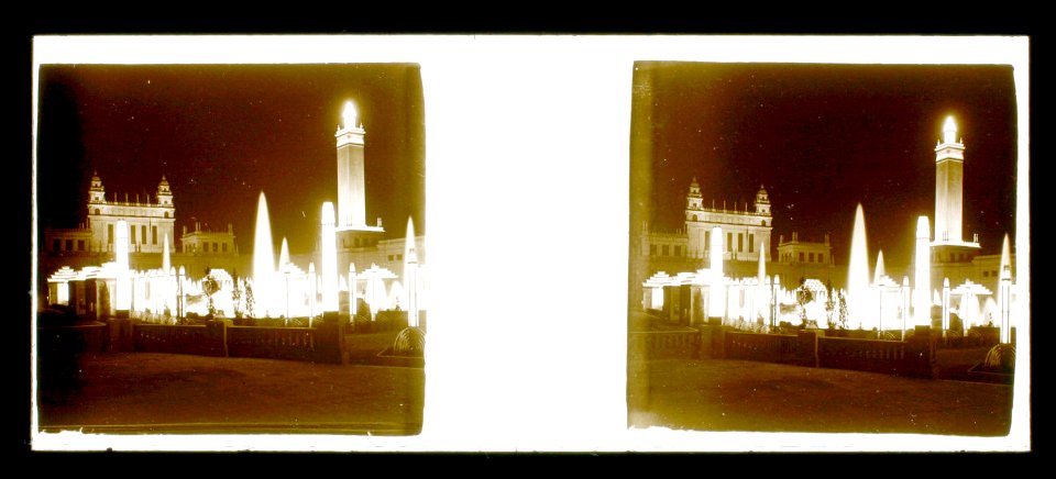 Il·luminació nocturna de l’antiga Plaça de la Mecànica de Montjuïc
