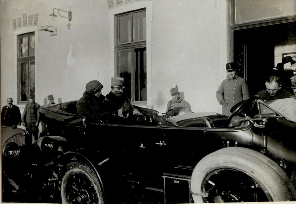Ihre k.k.Hoheit Erzh.Zita bei Besuch des Spitals in Besztercze. (BildID 15549033)