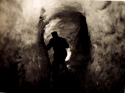 Im Schneetunnel auf den Findenig. (BildID 15496577)